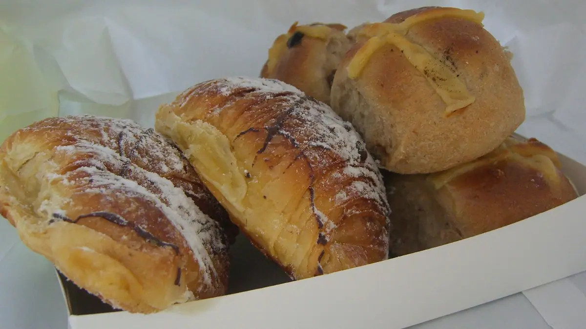 Harwoods Patisserie – patisserie in Well Court, Wigan
